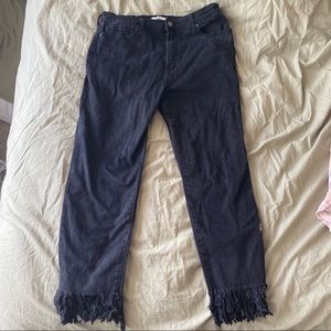 Cropped & Frayed Jeans